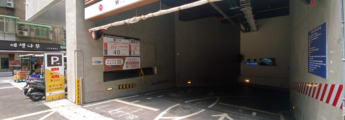 namen-market-entrance
