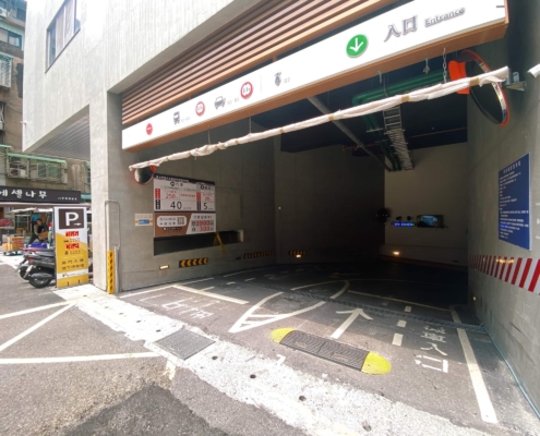 namen-market-entrance